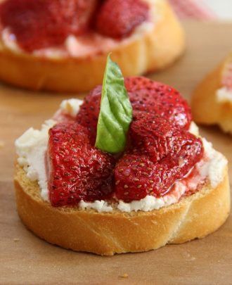 Roasted Balsamic Strawberry and Goat Cheese Crostini