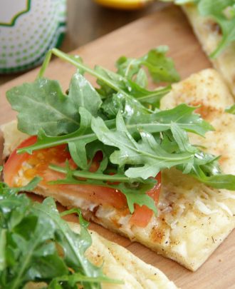 Grilled Tomato and Arugula Pizza